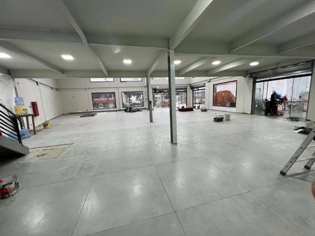 Estrutura do centro comercial em construção